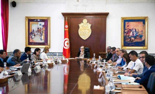 Tunisie : La cheffe du gouvernement supervise la séance de travail sur les projets de transition énergétique