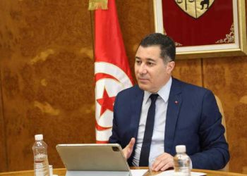Tunisie : Le ministre des transports préside la seizième réunion du Comité national pour la sûreté de l’aviation civile