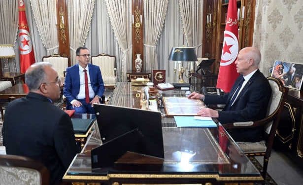Tunisie : L’argent spolié et les affaires liées aux extorsions de l’après 14 janvier au centre d’une rencontre entre  Kaïs Saïed et le ministre des Domaines de l’Etat et des Affaires foncières