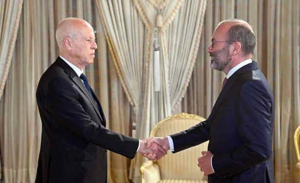 Tunisie : Le chef de l’Etat reçoit Manfred Weber, Président du bloc parlementaire du Parti populaire européen au Parlement européen