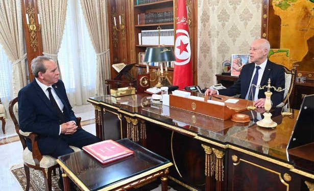 Tunisie : Le président de la République demande l’élaboration d’un projet de décret portant sur l’assainissement de l’administration