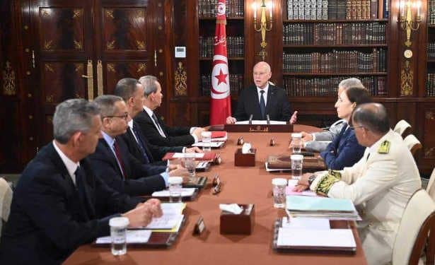 Tunisie : Le président de la République préside une réunion élargie autour de l’hôpital du Roi Salman Ibn Abdelaziz de Kairouan