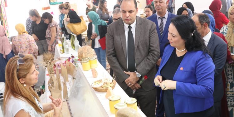 Tunisie : La ministre de la famille inaugure l&rsquo;Exposition Nationale des Femmes Militantes du Secteur Agricole, à l’occasion de la journée internationale des femmes rurales fêtée le 15 octobre