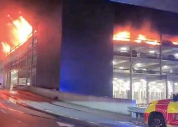 Londres :Vaste incendie à l&rsquo;aéroport de Luton, tous les vols suspendus