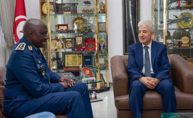 Tunisie : Le ministre de la Défense nationale reçoit le conseiller militaire pour les opérations de maintien de la paix aux Nations Unies, le général Birame Diop