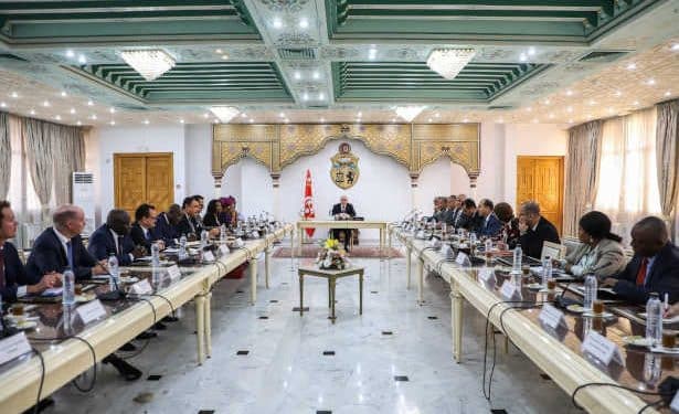Tunisie : Le Ministre des Affaires Etrangères rencontre les Ambassadeurs de pays francophones accrédités en Tunisie, à leur tête l’Ambassadrice du Canada, présidente actuelle du Groupe francophone à Tunis