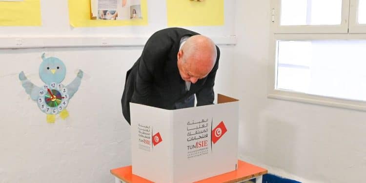 Tunisie : Le président de la République, Kais Saied et son épouse votent lors de l’élection des membres des conseils locaux