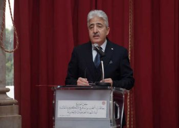 Tunisie : Remise des cartes de retrait et des cartes de paiement électronique aux enfants des martyrs des opérations terroristes parmi les militaires