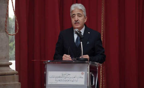 Tunisie : Remise des cartes de retrait et des cartes de paiement électronique aux enfants des martyrs des opérations terroristes parmi les militaires