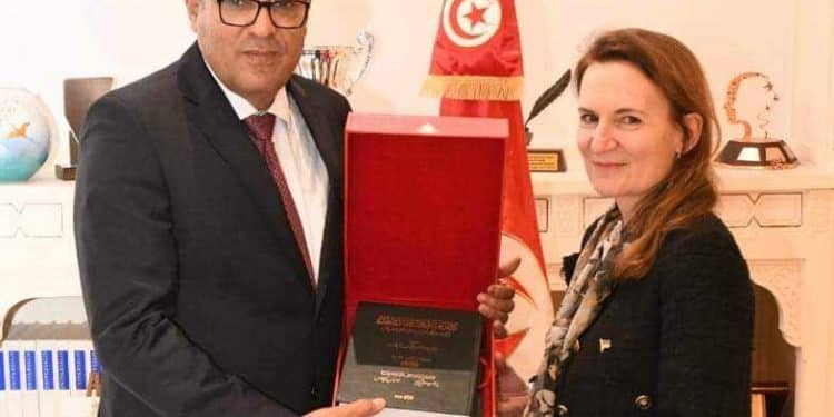 Tunisie : Le ministre de l&rsquo;Education reçoit l&rsquo;ambassadrice de France en Tunisie , Anne Guéguen