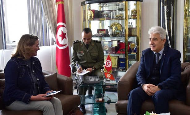 Tunisie : Le ministre de la Défense nationale reçoit la sous-secrétaire d’État adjointe à la Défense, chargée des Affaires africaines,Jennifer Zakriski
