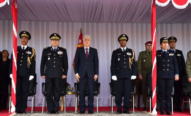 Tunisie : Le ministre de la Défense nationale préside la cérémonie de remise des diplômes d’une nouvelle promotion de sous-officiers de l’École de compétence aérienne de Sfax