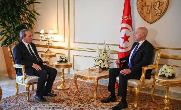 Tunisie : Le chef de l’Etat se réunit avec le chef du gouvernement avant son départ en Algérie