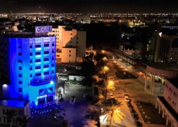 Tunisie : QNB célèbre la journée internationale de sensibilisation à l’autisme en illuminant son siège social en bleu