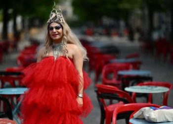 JO de Paris 2024 : Martin Namias, connu sous son nom de drag-queen « Miss Martini », portera la flamme olympique