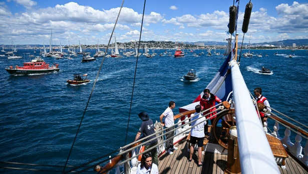 JO Paris 2024: La flamme olympique arrive à Marseille