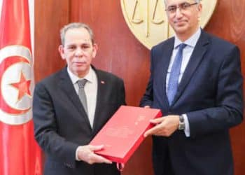 Tunisie : Le chef du gouvernement reçoit une copie du rapport final de l&rsquo;audit global des recrutements