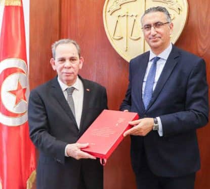 Tunisie : Le chef du gouvernement reçoit une copie du rapport final de l&rsquo;audit global des recrutements