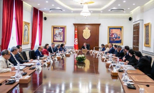 Tunisie : Le chef du gouvernement préside un conseil ministériel sur le suivi du projet « Cité médicale des Aghlabia de Kairouan »