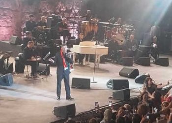 Tunisie : Le Kaiser de la chanson arabe, kadhem Essaher éblouit son public lors d&rsquo;une soirée mémorable à Carthage