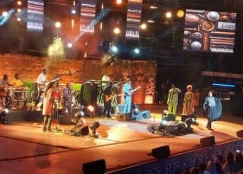 Tunisie : « Le Petit Prince de Dakar », youssou N’Dour enflamme les gradins de Carthage lors d&rsquo;une soirée mémorable entièrement dédiée à l’Afrique