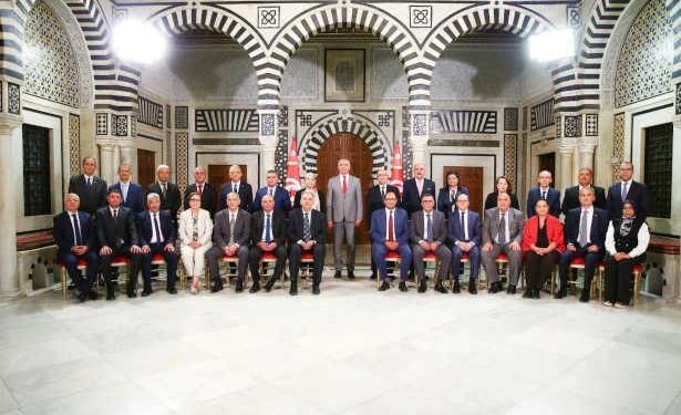 Tunisie : Le chef du gouvernement Kamel Maddouri tient une réunion avec sa nouvelle équipe gouvernementale