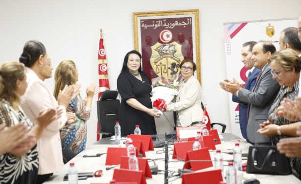 Tunisie : Asma Jebri, nouvelle ministre de la Famille, de la Femme, de l’Enfance et des Personnes âgées, prend ses fonctions à la tête du Ministère