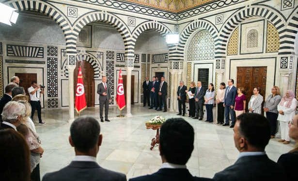 Tunisie : Le chef du gouvernement rencontre les responsables des structures de la Présidence du Gouvernement