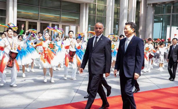 Tunisie : Kamel Maddouri en visite officielle à Pékin