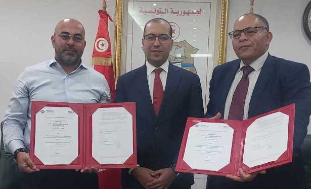 Tunisie : Signature de neuf contrats dans le cadre du programme de la transition énergétique au sein des établissements publics TEEP
