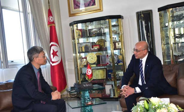 Tunisie : Le ministre de la Défense nationale reçoit l’ambassadeur de Chine en Tunisie, WAN LI