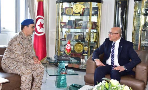 Tunisie :Le ministre de la Défense nationale  reçoit le chef du renseignement et de la sécurité des Forces armées saoudiennes
