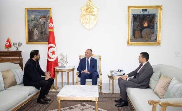 Tunisie : Le chef du gouvernement reçoit deux jeunes entrepreneurs développant des solutions technologiques souveraines en IA