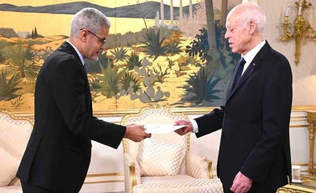 Tunisie : Le président de la République, Kaïs Saïed reçoit le ministre mauritanien de l’Économie et des Finances, Sid Ahmed Ould Bouh