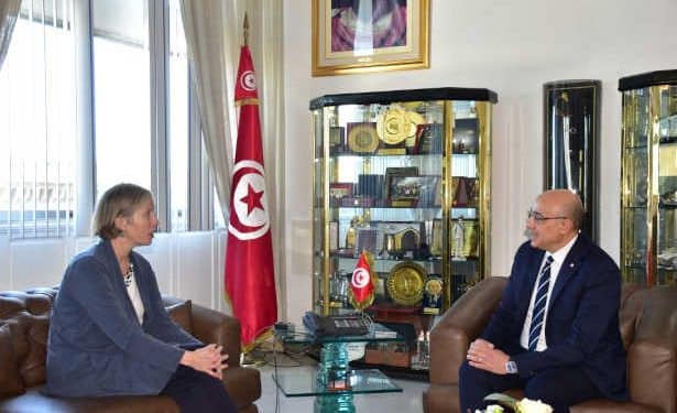 Tunisie : Le ministre de la Défense nationale rencontre l&rsquo;ambassadrice du Canada en Tunisie, Lorraine Diguer