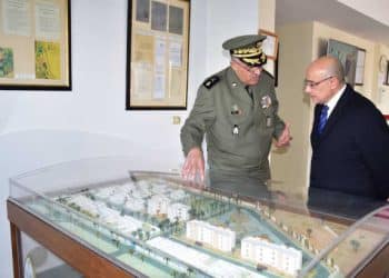 Tunisie : Le ministre de la Défense nationale effectue une visite à la base militaire de l’Aouina