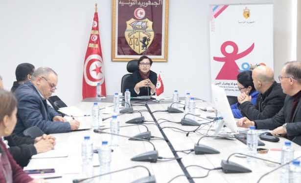 Tunisie : La ministre de la famille supervise une séance de travail sur « jouets et jeux pour enfants: risques, menaces et mécanismes de prévention »
