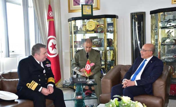 Tunisie: Le ministre de la Défense nationale reçoit le conseiller Britannique chargé du Moyen-Orient et de l’Afrique du Nord, le général Edward Ahlgren