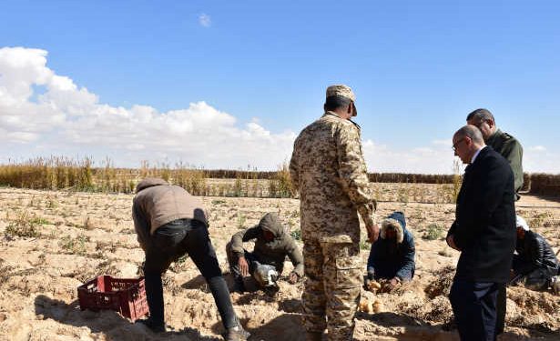 Tunisie :  Le ministre de la Défense nationale en visite dans la région d&rsquo;AL-muhaddith et Rejim Maatouk de gouvernorat de Kébili