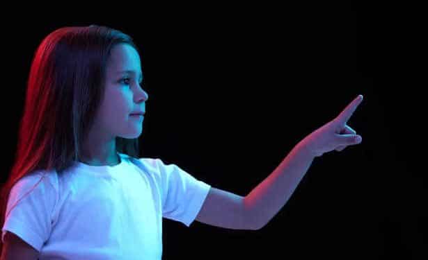 Le Forum de Paris sur la Paix lance une coalition mondiale pour la protection des enfants à l’ère de l’IA