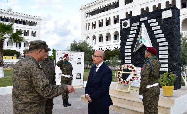 Tunisie: Le ministre de la Défense nationale en visite à deux institutions militaires à Bizerte