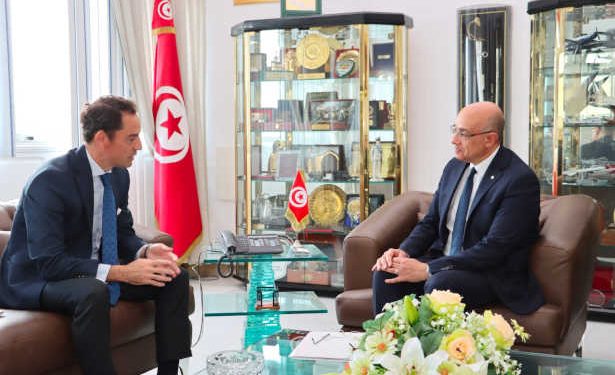 Tunisie :  Le ministre de la Défense nationale reçoit  Javier COLOMINA, le secrétaire général-adjoint de l’Organisation du traité de l’Atlantique-nord (OTAN) et représentant spécial du secrétaire général de l’OTAN pour le voisinage méridional
