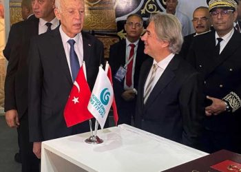 Tunisie : L’Ambassadeur Turc Ahmet Misbah Demircan  accueillie le président de la République , Kais Saied, au pavillon de la Turquie lors de l’ouverture de la 39e édition de la foire internationale du livre de Tunis