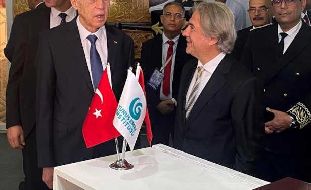 Tunisie : L’Ambassadeur Turc Ahmet Misbah Demircan  accueillie le président de la République , Kais Saied, au pavillon de la Turquie lors de l’ouverture de la 39e édition de la foire internationale du livre de Tunis