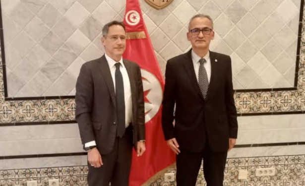 Tunisie-USA: Les nouveaux droits de douane imposés aux exportations tunisiennes vers le marché américain et les moyens d’en revoir les modalités et d’en atténuer l’impact au cœur de la réunion de Ben Ayed et Hood