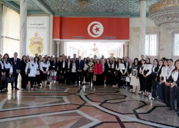 Tunisie : Un groupe d&rsquo;étudiants de la deuxième année de l&rsquo;École Nationale de gestion, accompagné de plusieurs enseignants,  effectue une visite à l&rsquo;Assemblée des représentants du peuple