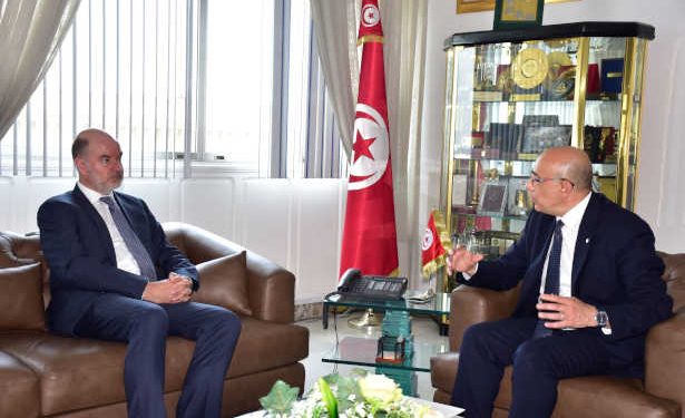 Tunisie: Le ministre de la Défense nationale reçoit  l&rsquo;ambassadeur de Suisse en Tunisie, Josef Renggli