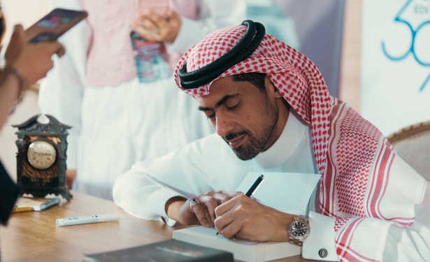 Foire internationale du livre de Tunis :Le Romancier saoudien Oussama Al-Muslim, présente son parcours créatif et échange avec le public sur les enjeux de l’écriture et les détails de ses univers narratifs