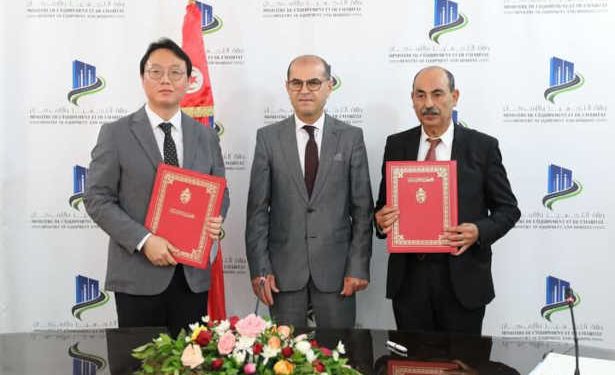 Tunisie : Signature d&rsquo;un contrat de marché pour la mise en œuvre du projet de « Système d’Informations Foncières de la Tunisie » entre l’Office de la Topographie et du Cadastre (OTC) et le groupement des entreprises coréennes « Samsung C&T Consortium »