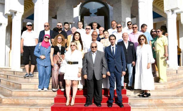Tunisie : Le Club National Automobile de Tunisie (NACT), membre de la Fédération Internationale de l’Automobile (FIA), en collaboration avec l’Union de Radiodiffusion des États Arabes (ASBU), organise une visite spéciale au STUDIO EMPIRE à Hammamet